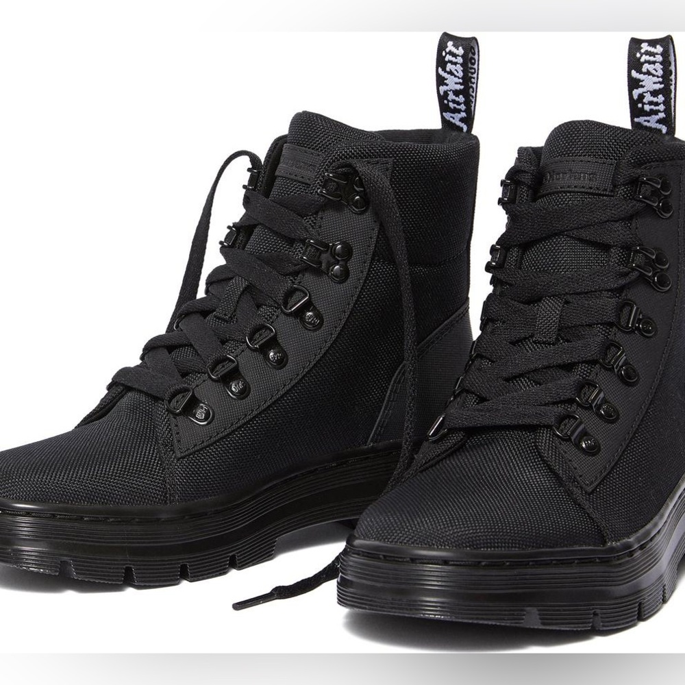 Dr. Martens Women’s Combs Boot size 10